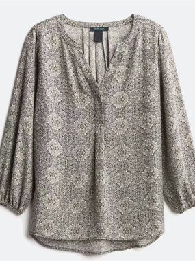 Faith & Zoe Gray Printed Kamran V-Neck Long Sleeve Blouse